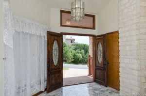 Foyer_-1.jpg