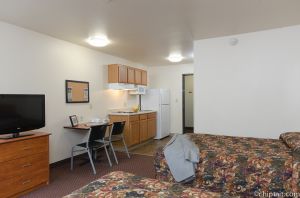 402071IntDiagonalStaged.jpg